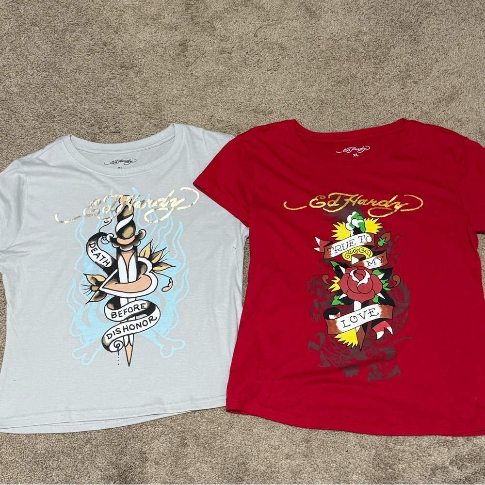 Set of 2 size XL ED HARDY T
SHIRTS WOMENS